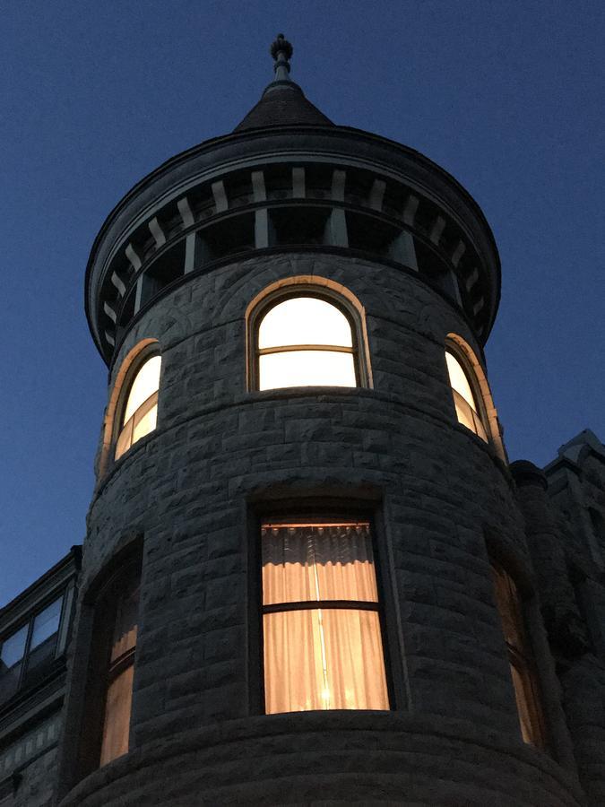 Castle La Crosse Bed & Breakfast Exterior photo